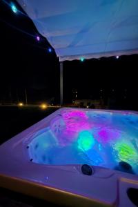 Captains Riverside Villa - Jacuzzi - BBQ Hut - ROVANIEMI