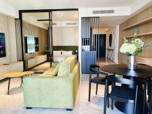 Mercury Suite Luxe Retreat wPool access by ArcoCollection