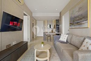 Senuri by Kozystay - Paskal