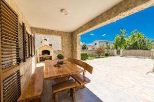 Villa Carnela with heated pool