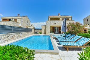 Villa Carnela with heated pool