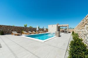 Villa Rea 4 with heated pool