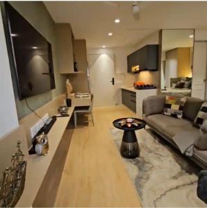 Petal Stays - Neon Homeotel 1 Km from Airport