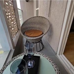 Petal Stays - Neon Homeotel 1 Km from Airport