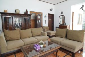 Loesje Guesthouse Syariah