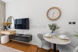 High-Floor Studio, Walking Distance to the Park and 15-Min Drive to Miracle Garden, Al Jawhara Tower, Jumeirah Village Triangle by Deluxe Holiday Homes