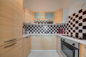 Bright Sliema Stay, Balcony Bliss & Top Location by 360 Estates