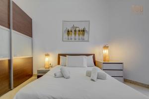 Bright Sliema Stay, Balcony Bliss & Top Location by 360 Estates