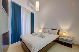 Bright Sliema Stay, Balcony Bliss & Top Location by 360 Estates