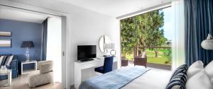 One-Bedroom Bungalow Suite with Balcony & Garden View