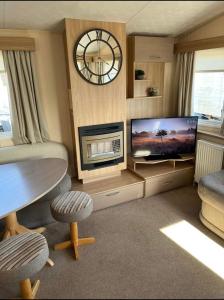 Caravan by the Sea KW10