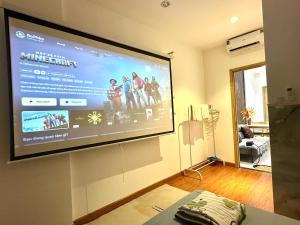 Homestay Máy chiếu vs Ban công ngắm thành phố - Marina Plaza