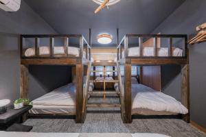 最寄り駅徒歩4分 リニューアルした貸切の一軒家 ベッド7台バスルーム2台