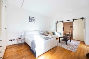 Stylish 2 Bed Flat Relax Balcony Kings Cross GIR-277-3-Loco