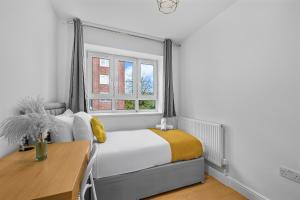 Charming 4 Bedroom Family Apartment Near Chelsea Football Stadium, Fulham Broadway Station