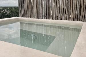 3 Bed Apartment Sleeps 6 - Private Pool & Hot Tub