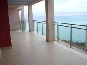 Luxurious duplex penthouse facing the sea