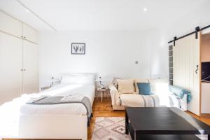 Stylish 2 Bed Flat Relax Balcony Kings Cross GIR-277-3-Loco