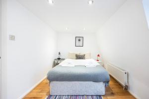 Stylish 2 Bed Flat Relax Balcony Kings Cross GIR-277-3-Loco