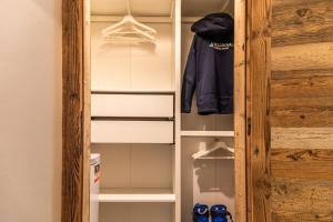 HelloCHALET Le Bois du Cervin - Matterhorn View, Ski-In Ski-Out