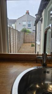 Cosy 2-Bed House with Garden & Free Parking, Soton