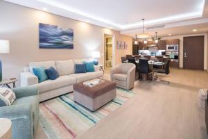 Encantame 2BR Rooftop Pool LazyRiver Pickleball