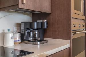 Encantame 2BR Rooftop Pool LazyRiver Pickleball