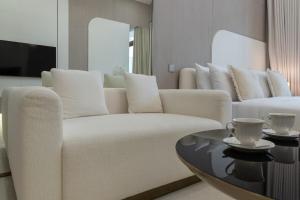 Elegant Studio Escape in JVC - by Czechin