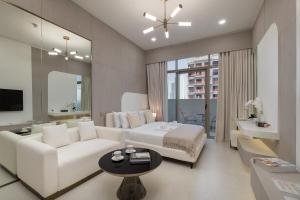 Elegant Studio Escape in JVC - by Czechin