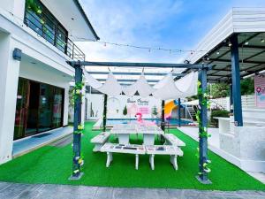 Fhamai Pool Villa Pattaya (บ้านฟ้าใหม่ พูลวิลล่า)