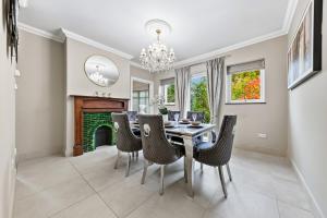 The Ridge Residence - Luxury 4 Bed Near Warner Bro Studios With Parking
