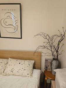 Yongsan Hyochang Park 3 minutes, Breakfast provided for more than 5 nights, luggage storage service