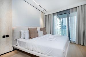 Opera Grand Sky Luxurious 3-Bedroom Apartment in Downtown Dubai with Panoramic Burj Khalifa View