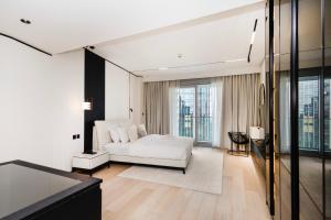 Opera Grand Sky Luxurious 3-Bedroom Apartment in Downtown Dubai with Panoramic Burj Khalifa View