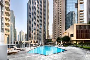 Opera Grand Sky Luxurious 3-Bedroom Apartment in Downtown Dubai with Panoramic Burj Khalifa View