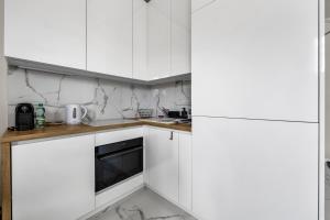 Ochota Rokosowska Deluxe Studio by BookingHost