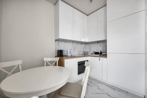 Ochota Rokosowska Deluxe Studio by BookingHost