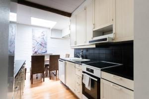 Functional and cozy 3 bedroom apartment for 6