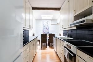 Functional and cozy 3 bedroom apartment for 6