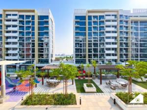 Premium Riviera Studio King Bed, Pool & Gym