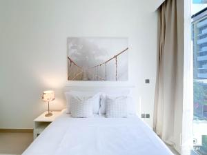 Premium Riviera Studio King Bed, Pool & Gym