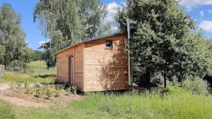 TinyHousebeiDresden mit Faßsauna Zwischen den Teichen und auf der Pferdekoppel Kaminofen Terrasse Klimaanlage