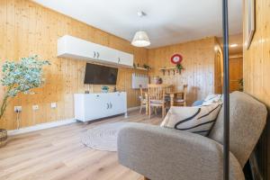 Sierra Nevada Ski Slope Lodge - Free parking