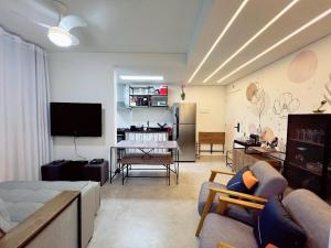 Apto lindo na rua da Praia Ocian! Venha conhecer!