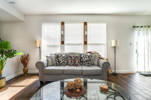 Fabulous & Stylish 4BR w Pool Table and Space to Chill