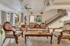 Villa Stairway to Heaven by tisyastays