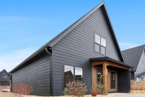 Rocky Shores Retreat - Indoor Pool Open