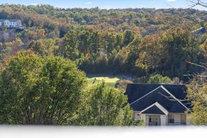 Great Escape II - Resort Style 2 BDR Condo on Golf Course with Pool