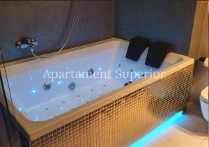 Jacuzzi Glass-House Central Station