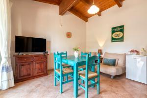 Village surrounded by greenery with swimming pool just a few minutes from Alghero